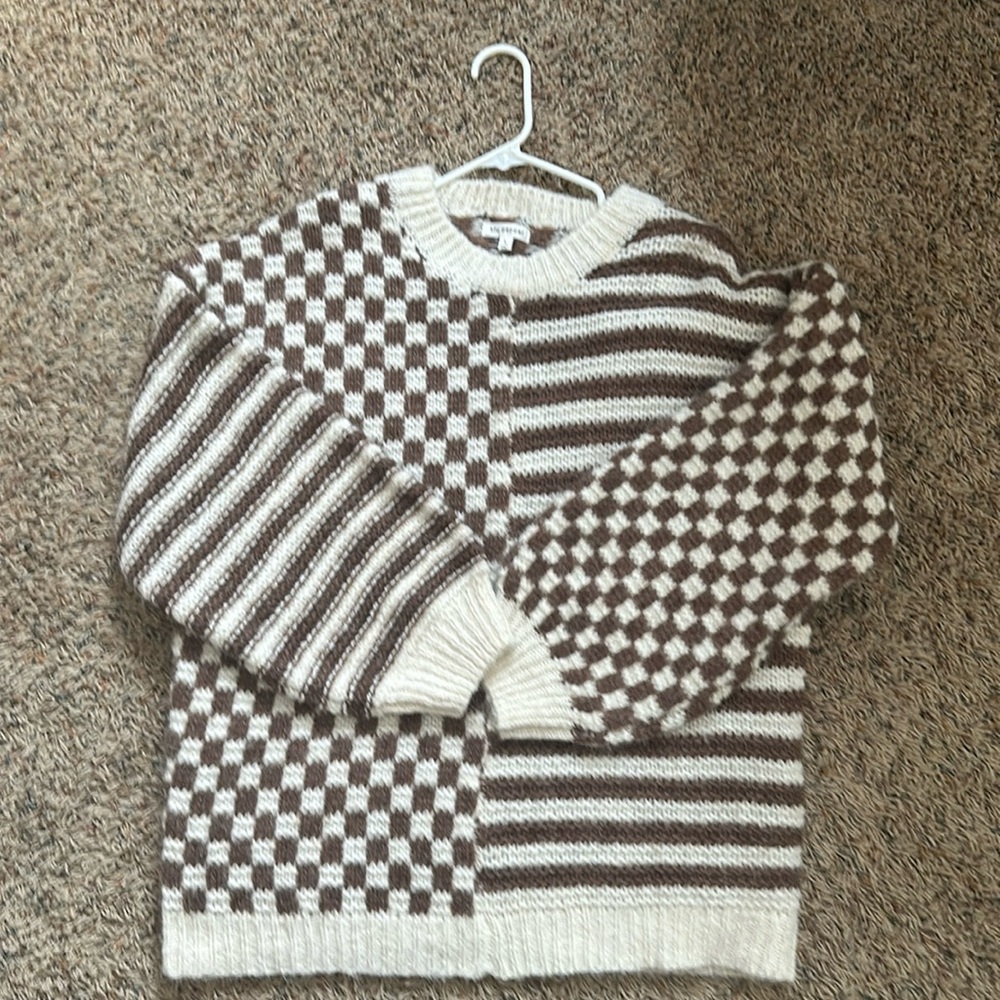 brown/white unique sweater by Blu Pepper